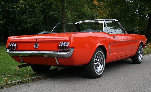 Fahrzeug Ansicht 2, Ford Mustang Cabriolet, Baujahr 1965, rot